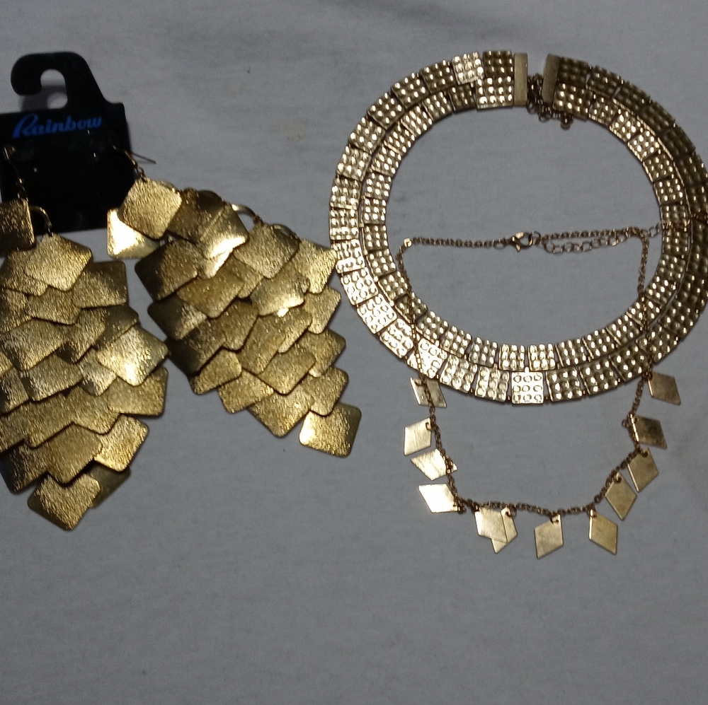 See all photos Vintage costume jewelry sets